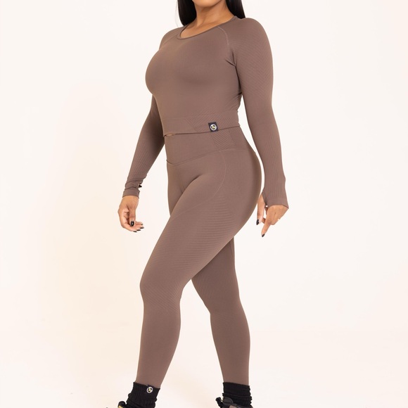 Seamless Amplify Long Sleeve Set - Picture 2 of 2